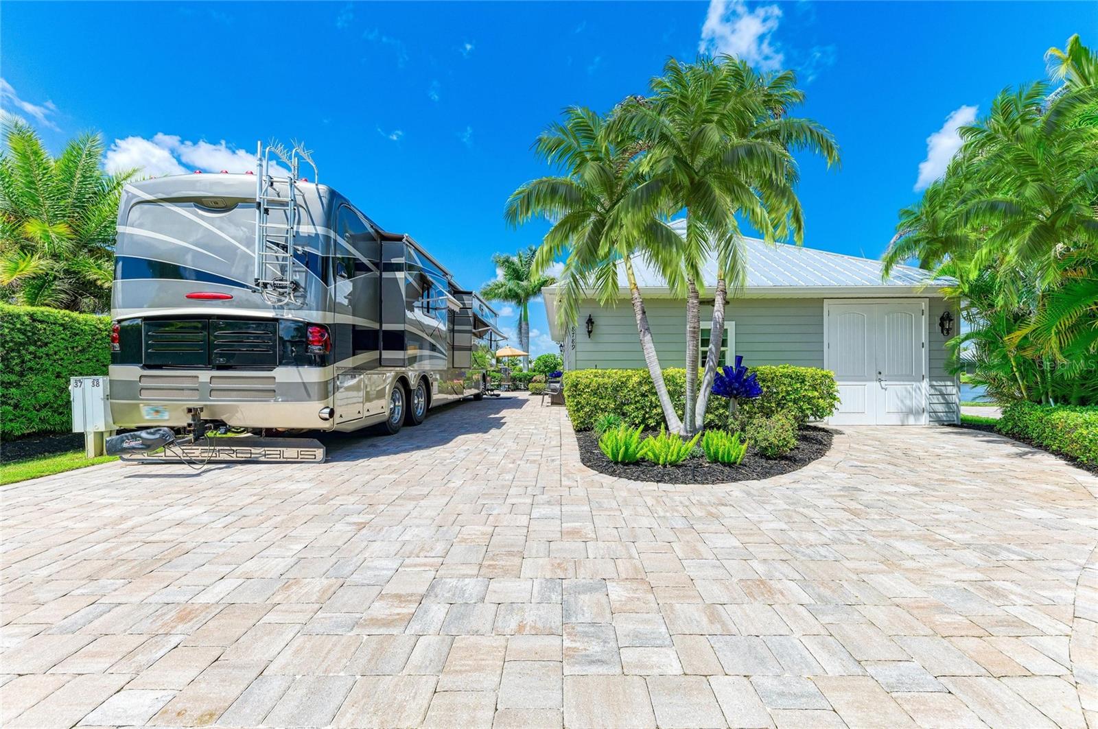 THORNTON CRK MOTORCOACH RESIDENCE - Residential
