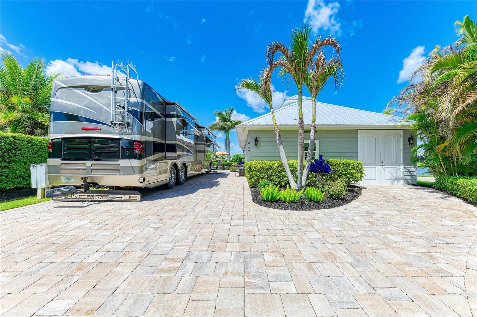 THORNTON CRK MOTORCOACH RESIDENCE - Residential