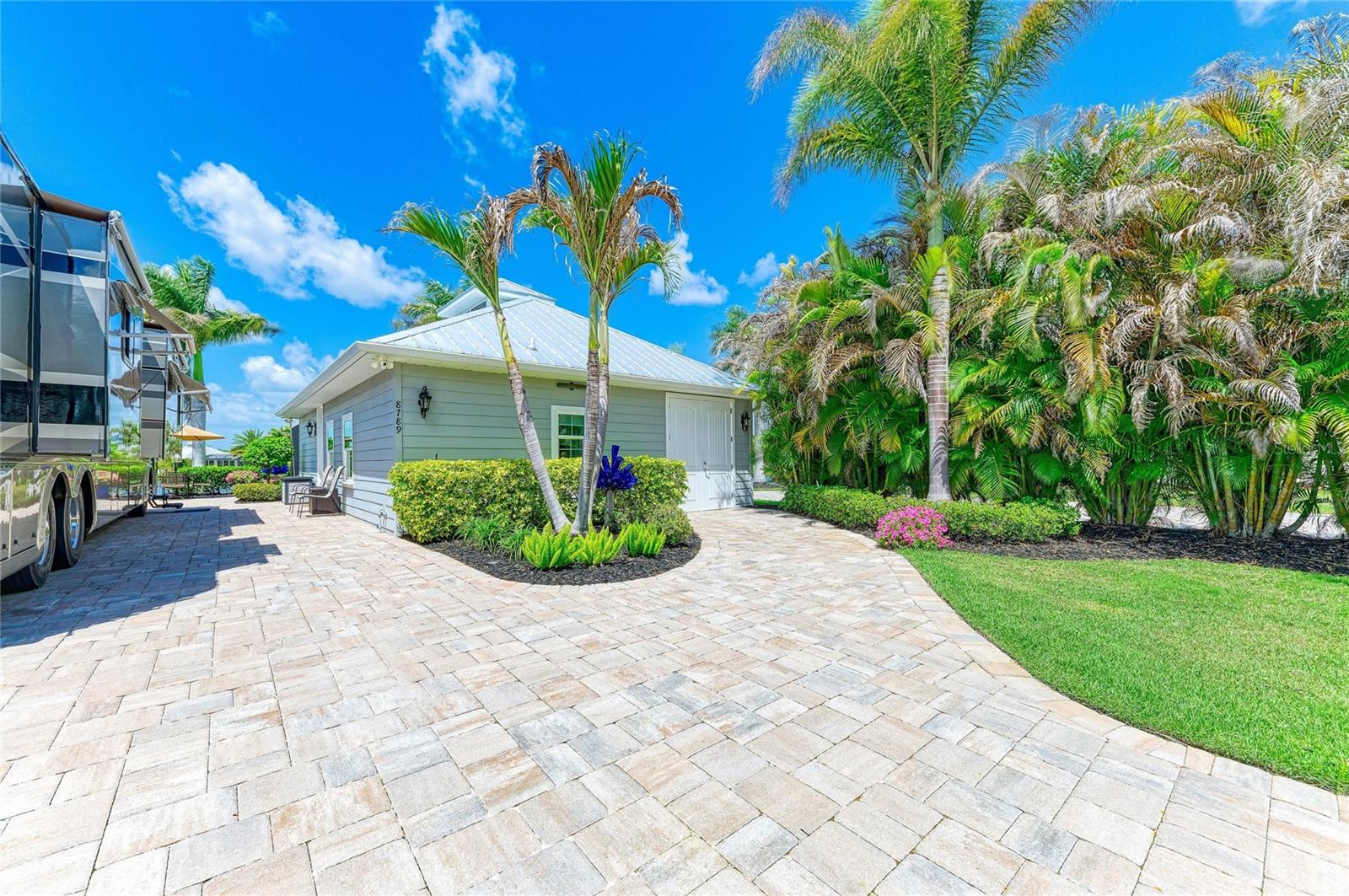 THORNTON CRK MOTORCOACH RESIDENCE - Residential