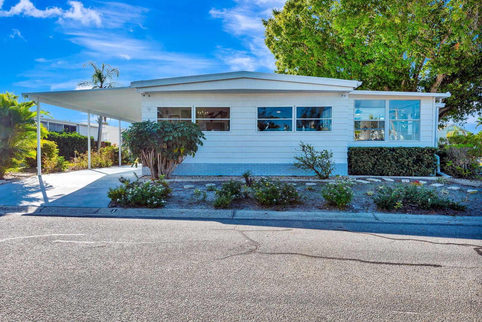 PALMA SOLA SHORES - Residential