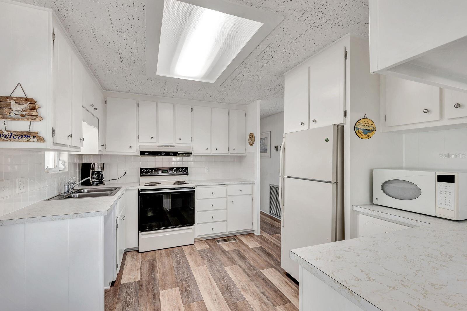 PALMA SOLA SHORES - Residential