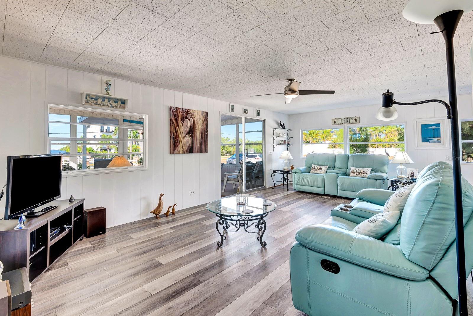 PALMA SOLA SHORES - Residential