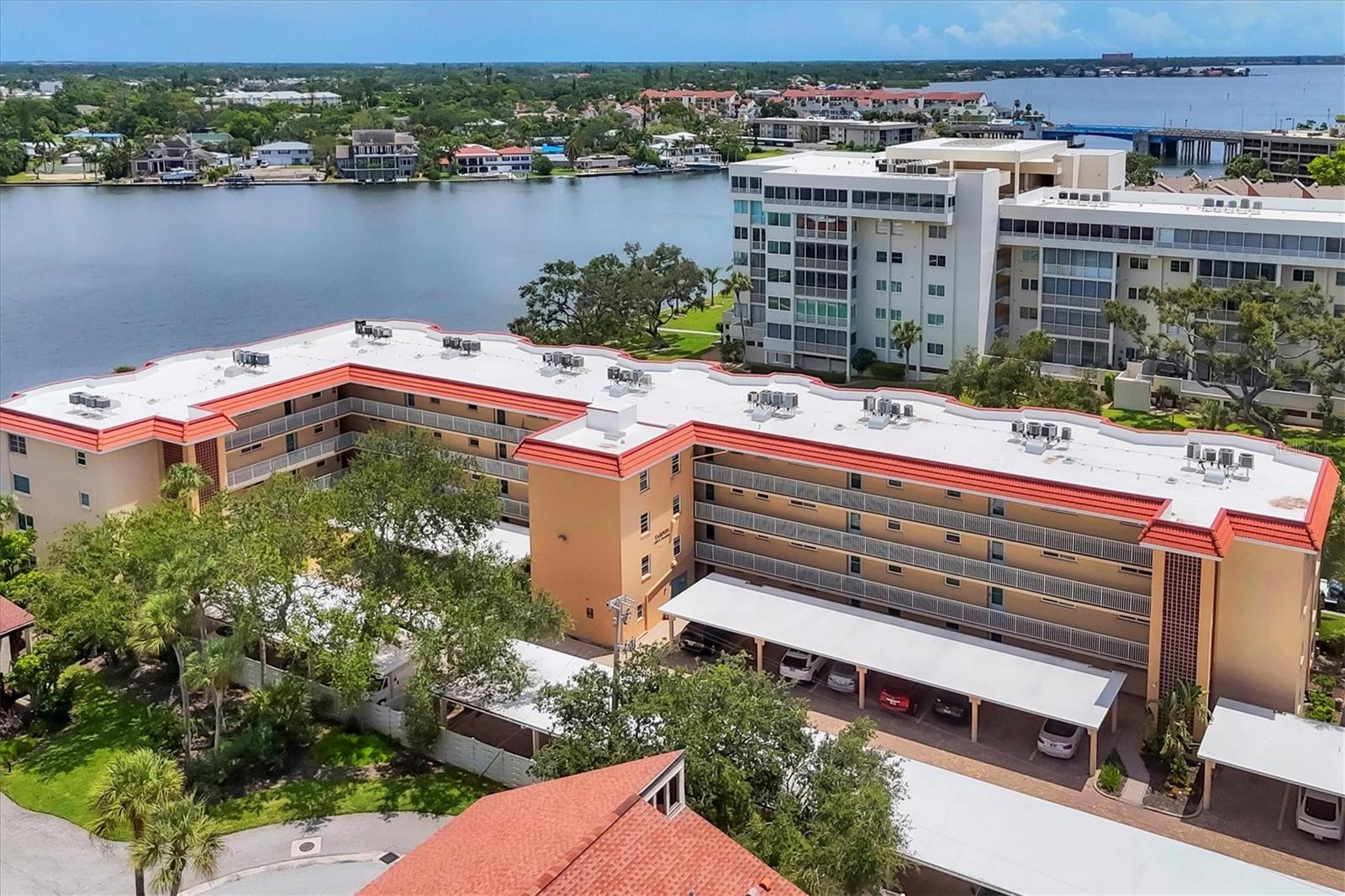 SIESTA HARBOR II - Residential