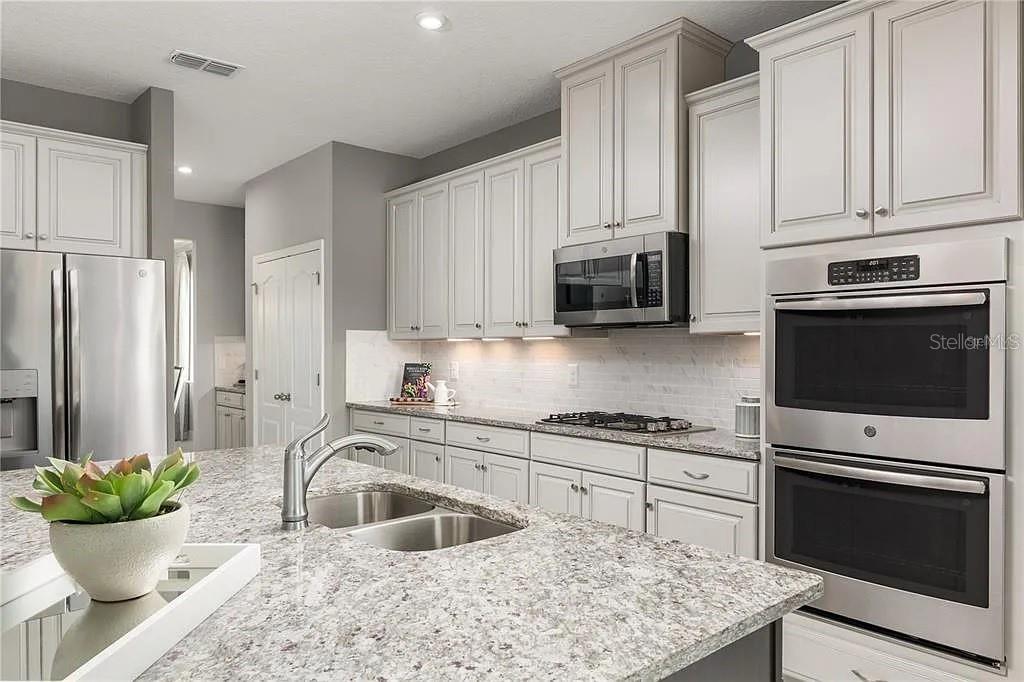 PARKVIEW PRESERVE - Residential