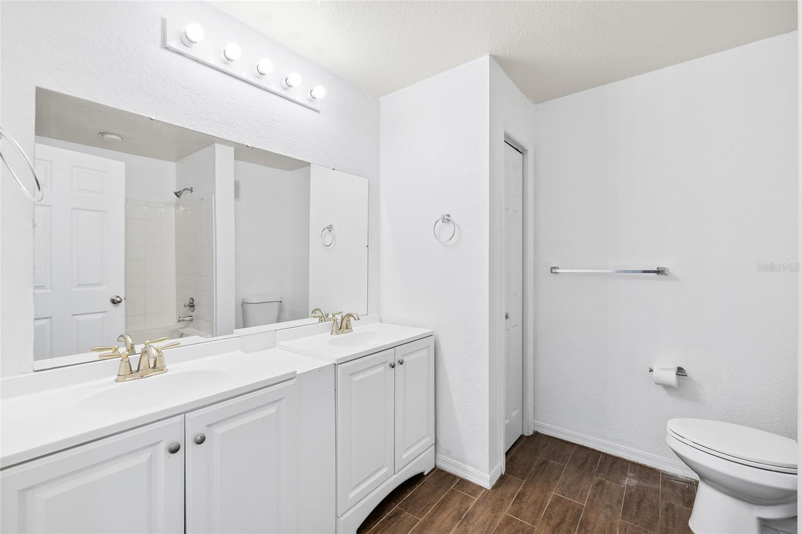 THE ENCLAVE AT RICHMOND PLACE - Residential