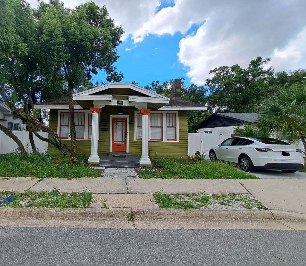 Photo of 911 E Lake Avenue, Tampa, FL 33605 (MLS # TB8459515)