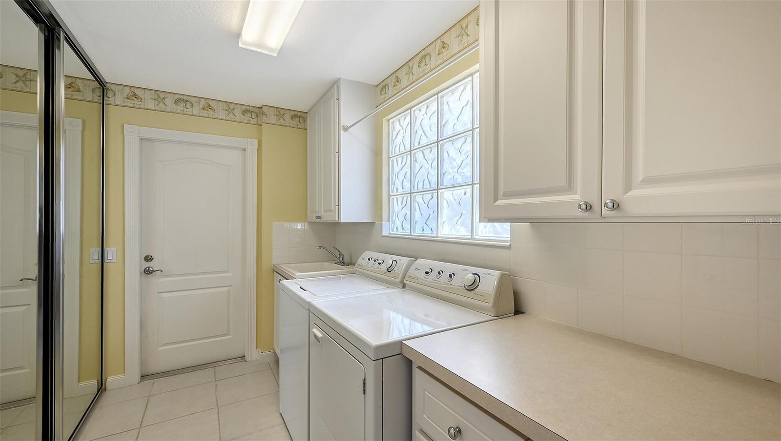 VILLAGEWALK - Residential