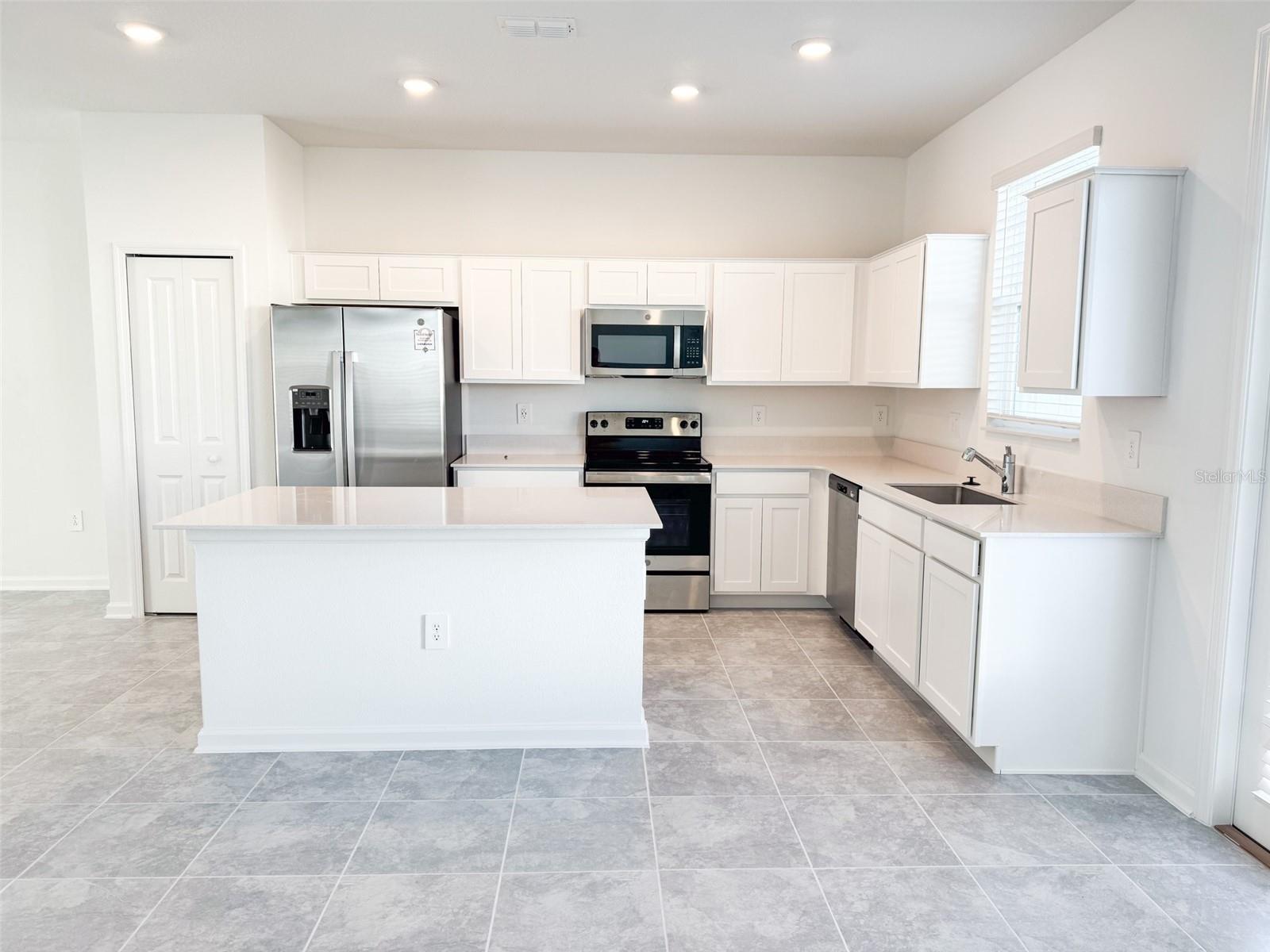 CHAMPIONS POINTE - Residential Lease