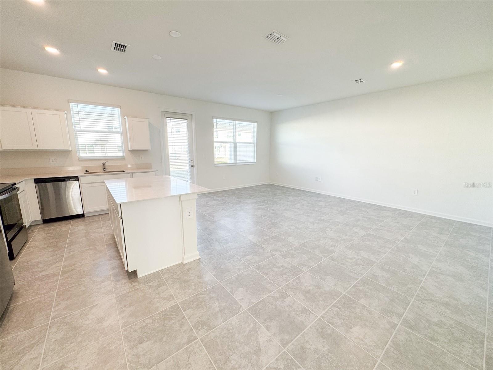 CHAMPIONS POINTE - Residential Lease