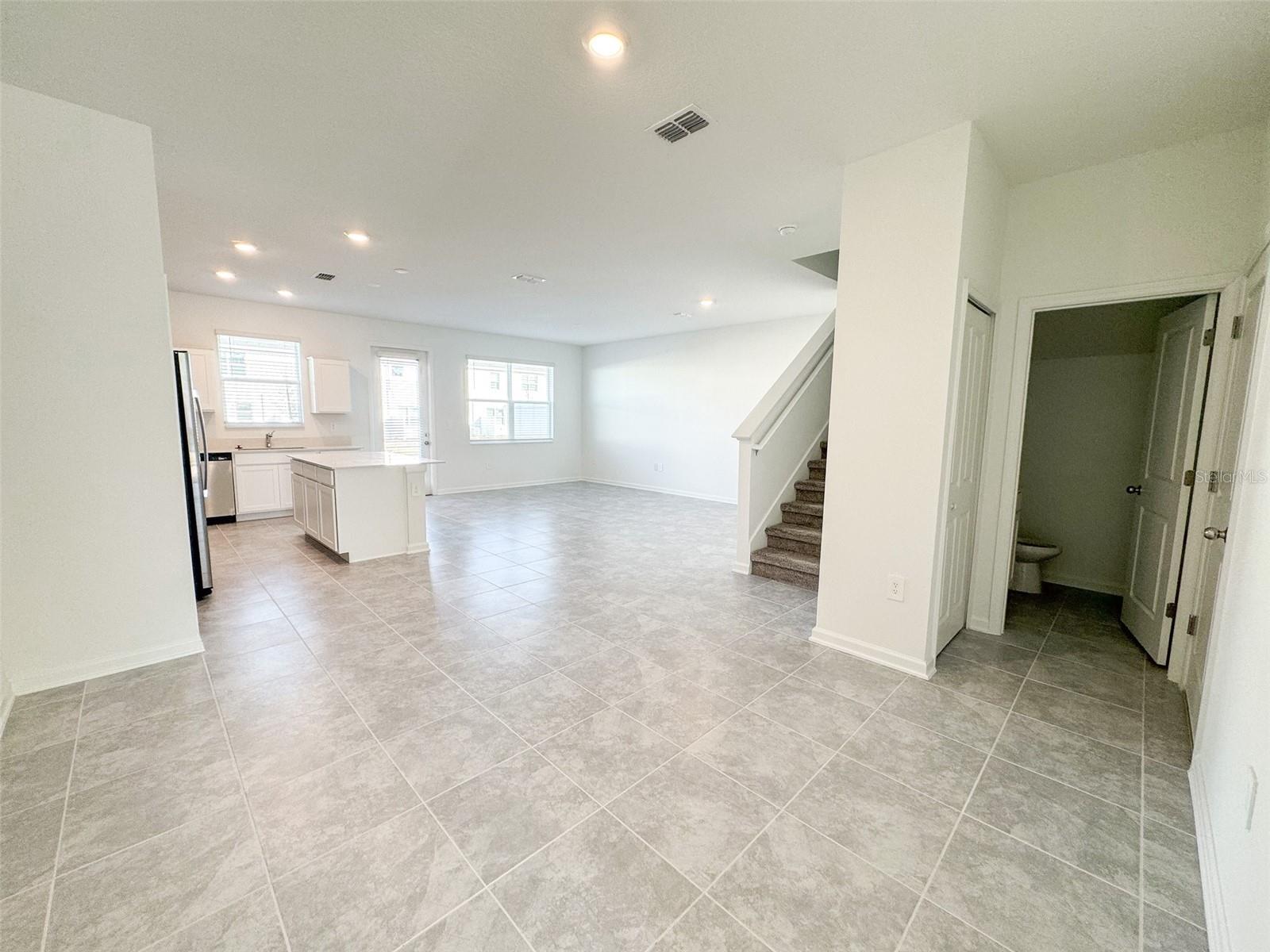 CHAMPIONS POINTE - Residential Lease