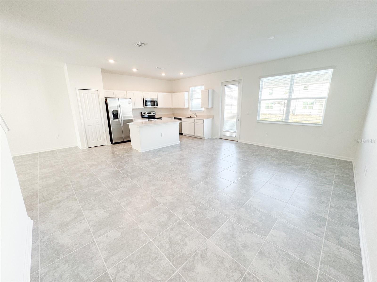 CHAMPIONS POINTE - Residential Lease