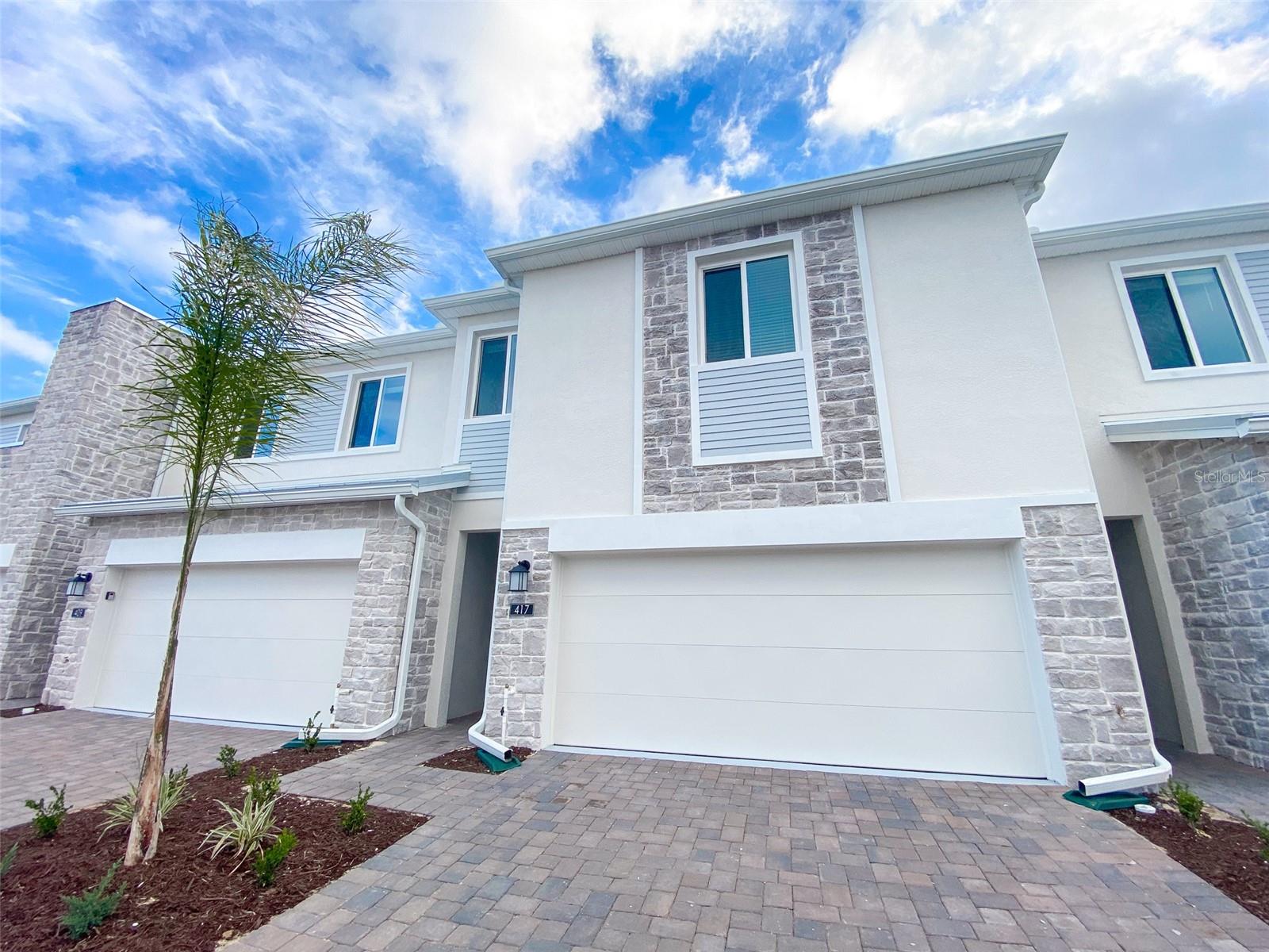 CHAMPIONS POINTE - Residential Lease