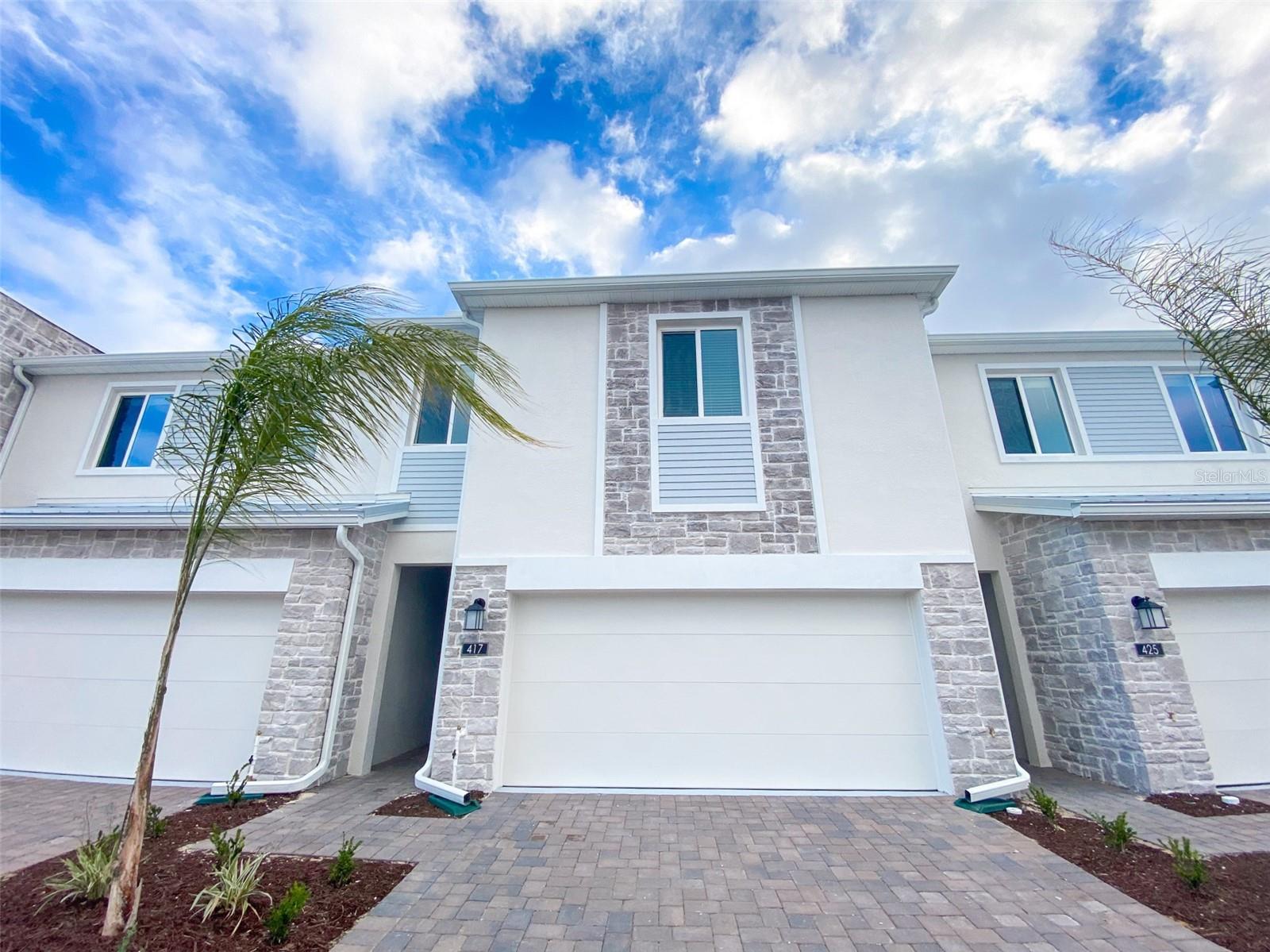 CHAMPIONS POINTE - Residential Lease