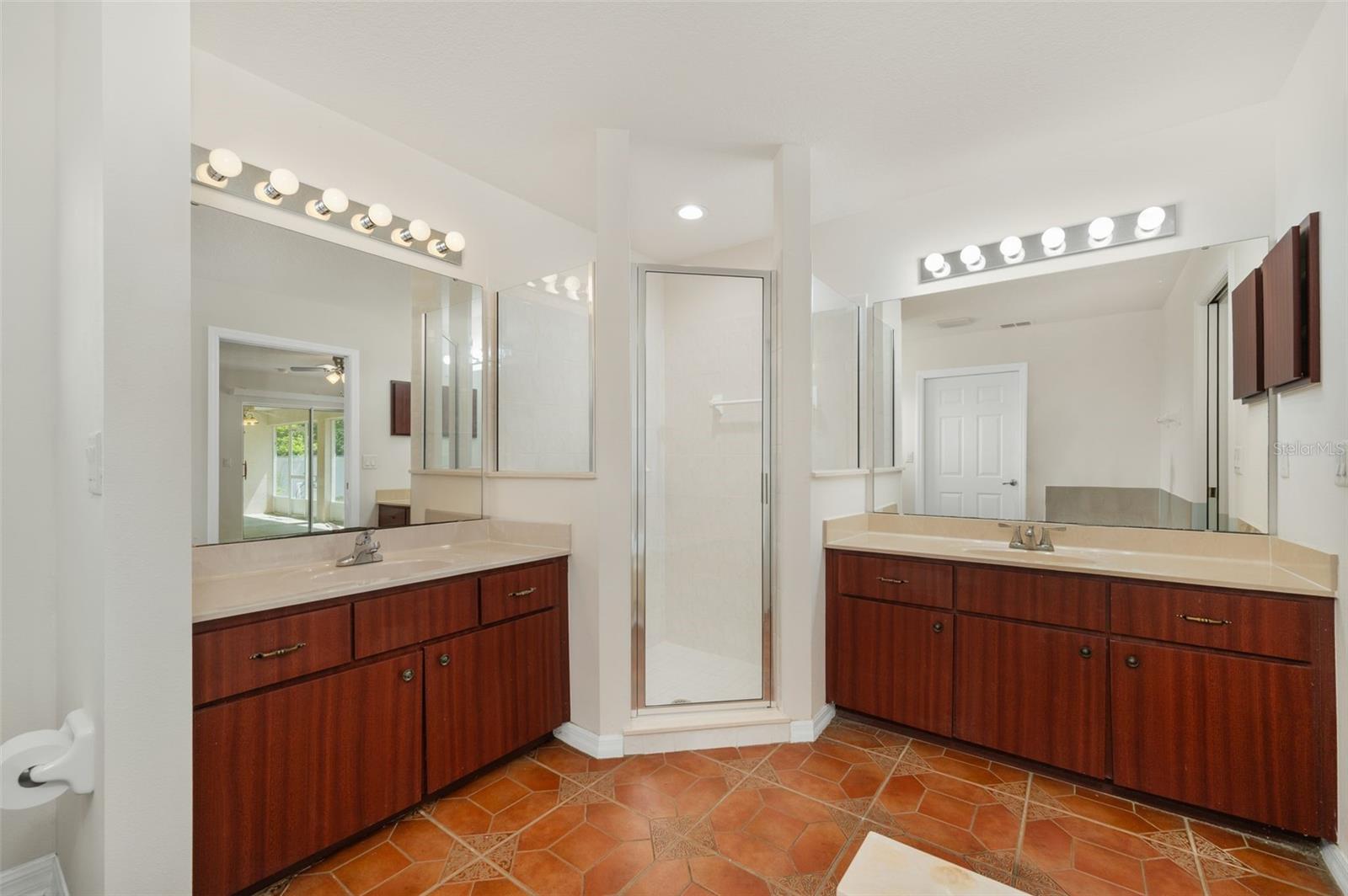 SILVER SPGS SHORES UN 10 - Residential