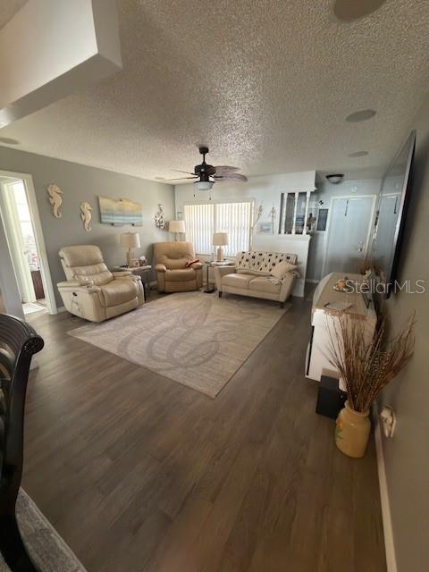 HICKORY LAKE ESTATES - Residential