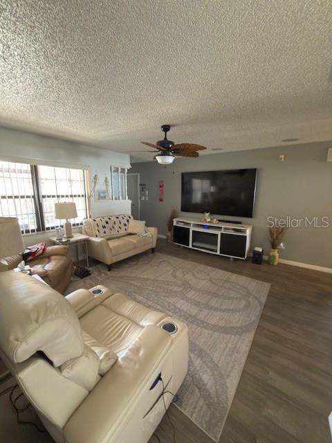 HICKORY LAKE ESTATES - Residential