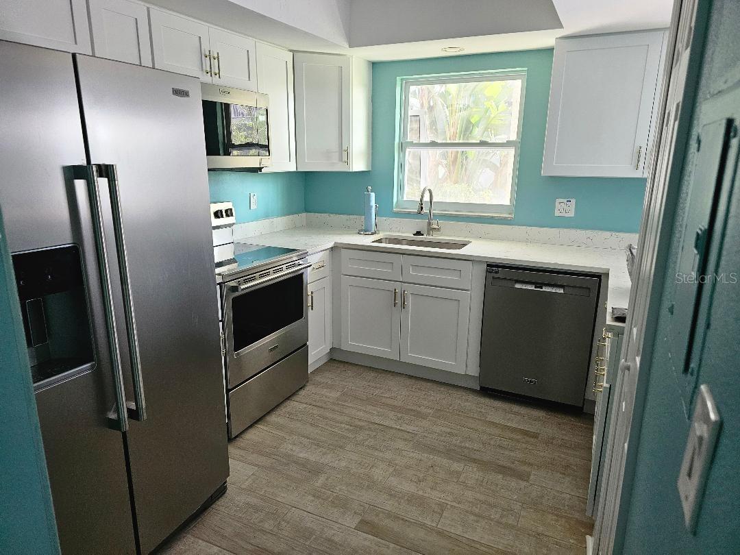 BAY POINTE WATERFRONT CONDOS - Residential Lease