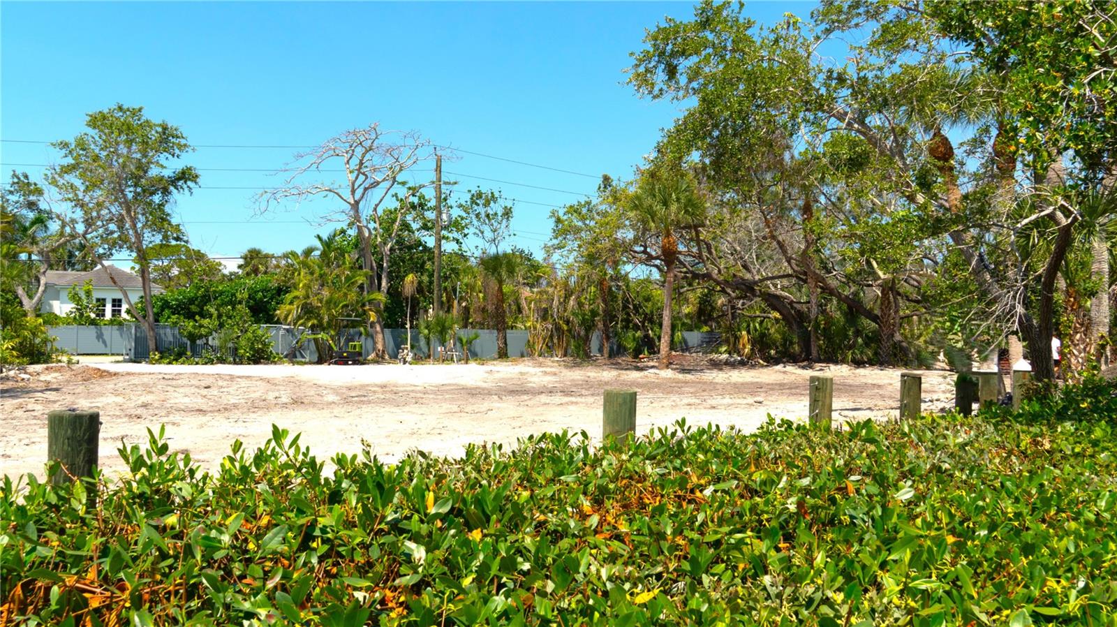 THE SANDERLING CLUB - Land