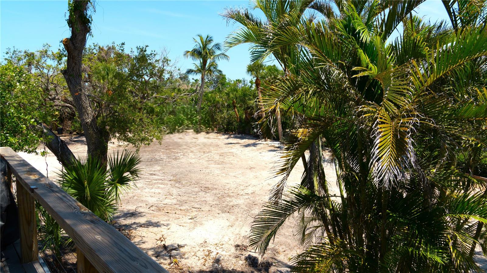 THE SANDERLING CLUB - Land
