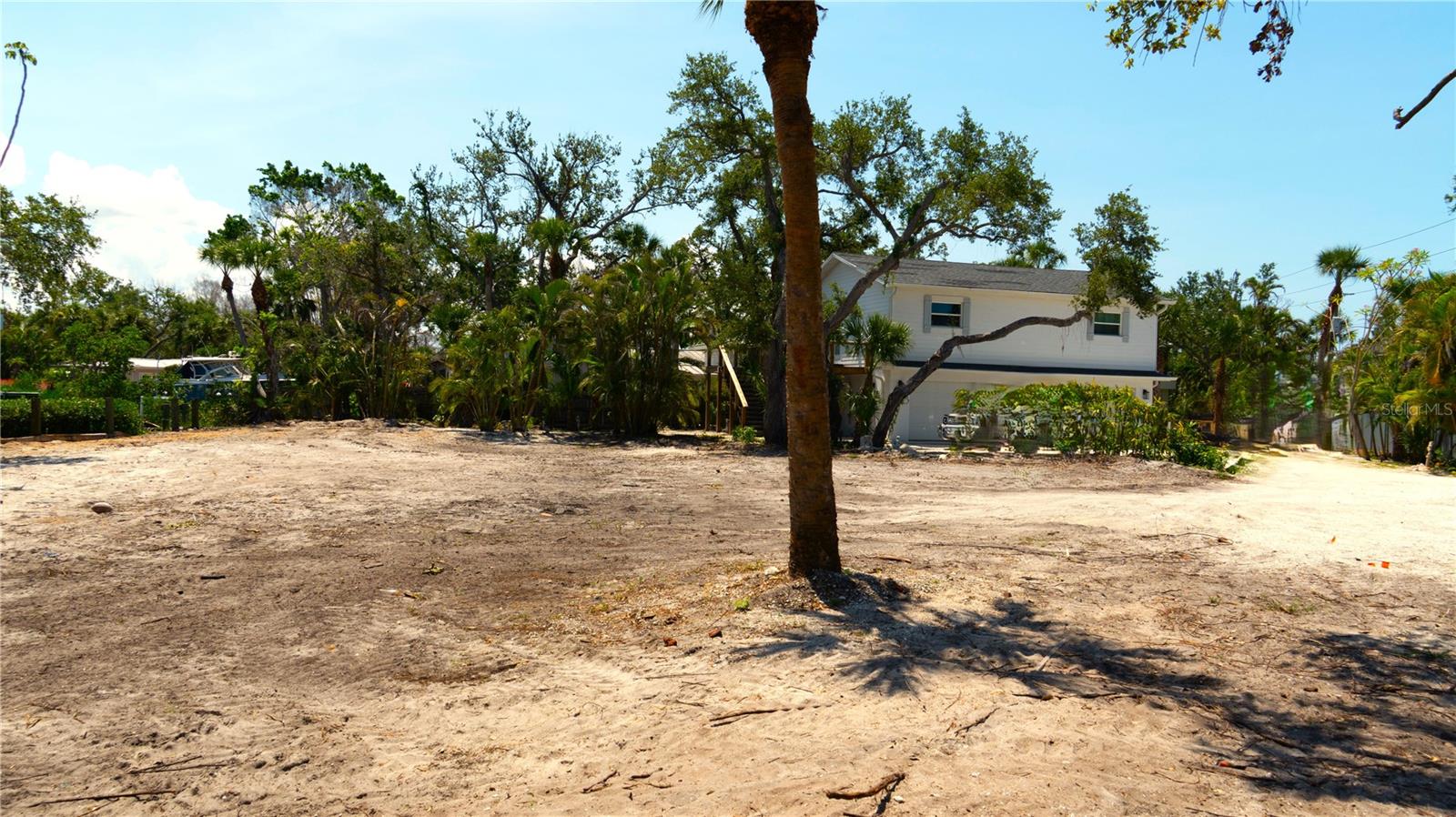 THE SANDERLING CLUB - Land