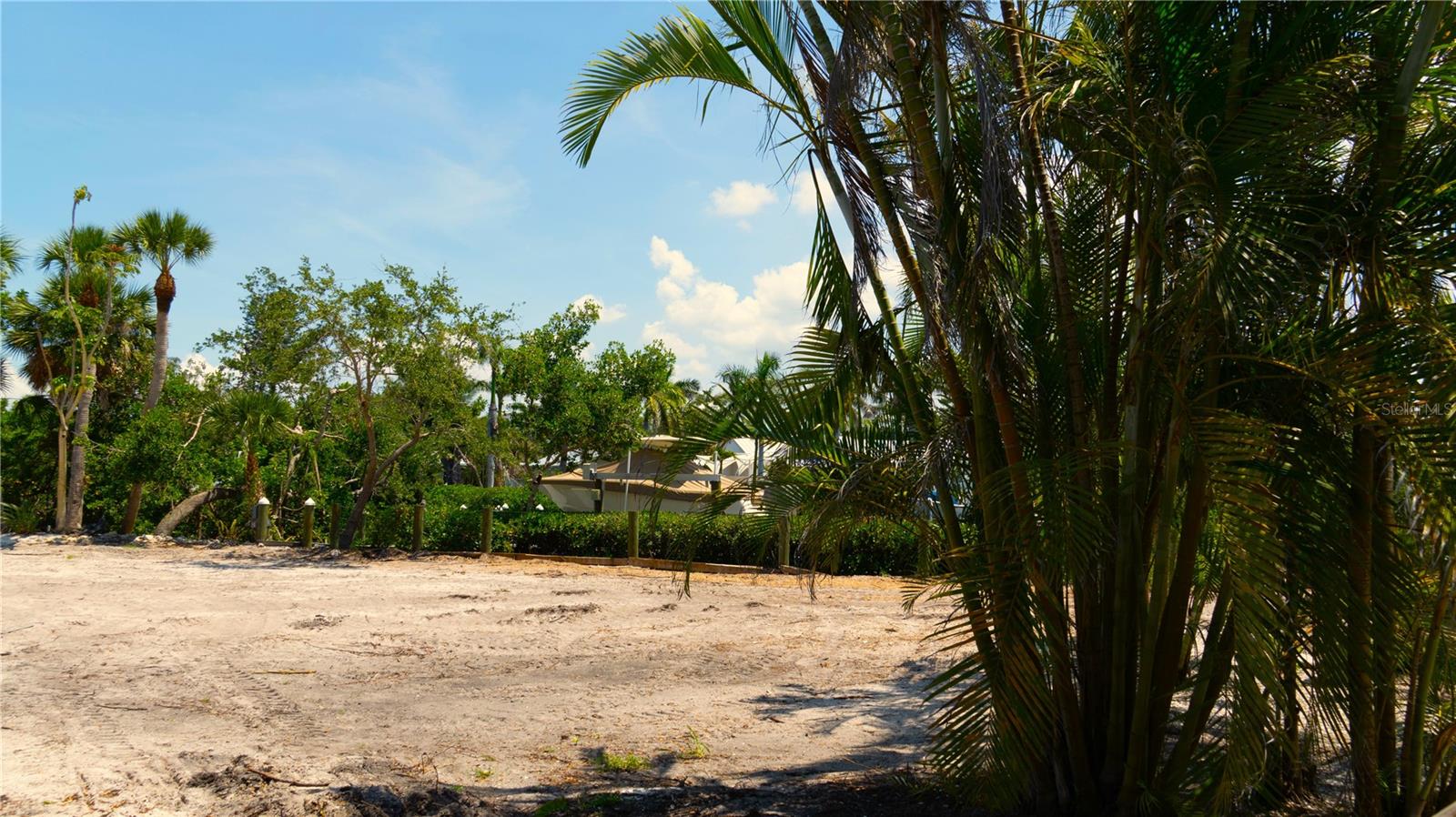 THE SANDERLING CLUB - Land