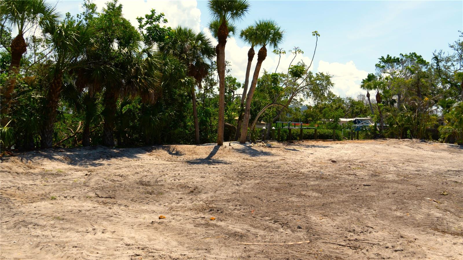 THE SANDERLING CLUB - Land