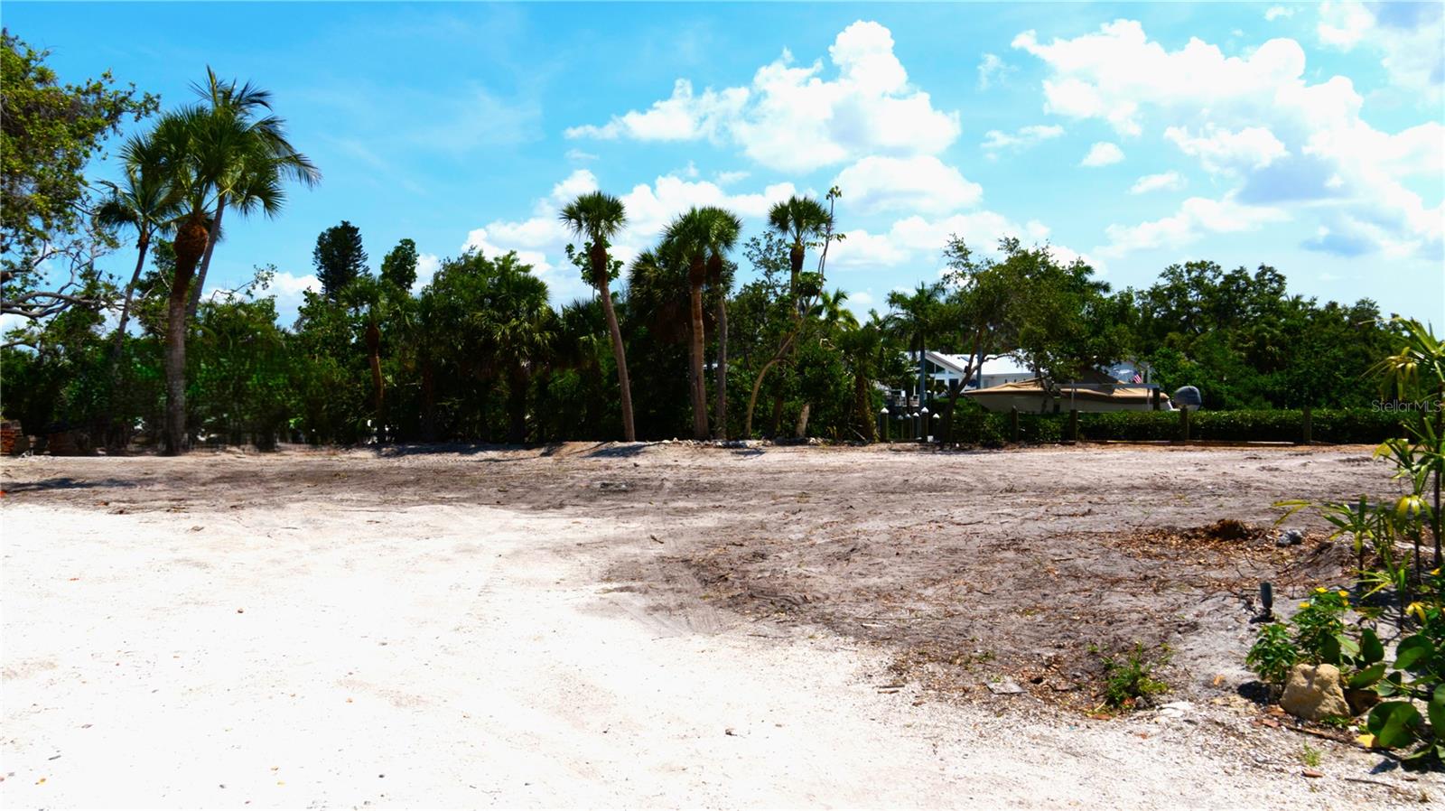 THE SANDERLING CLUB - Land