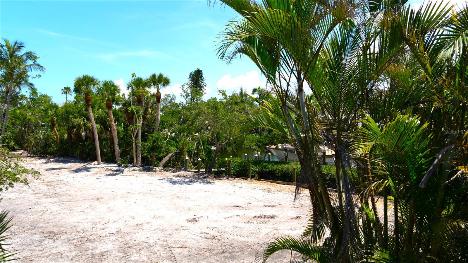 THE SANDERLING CLUB - Land