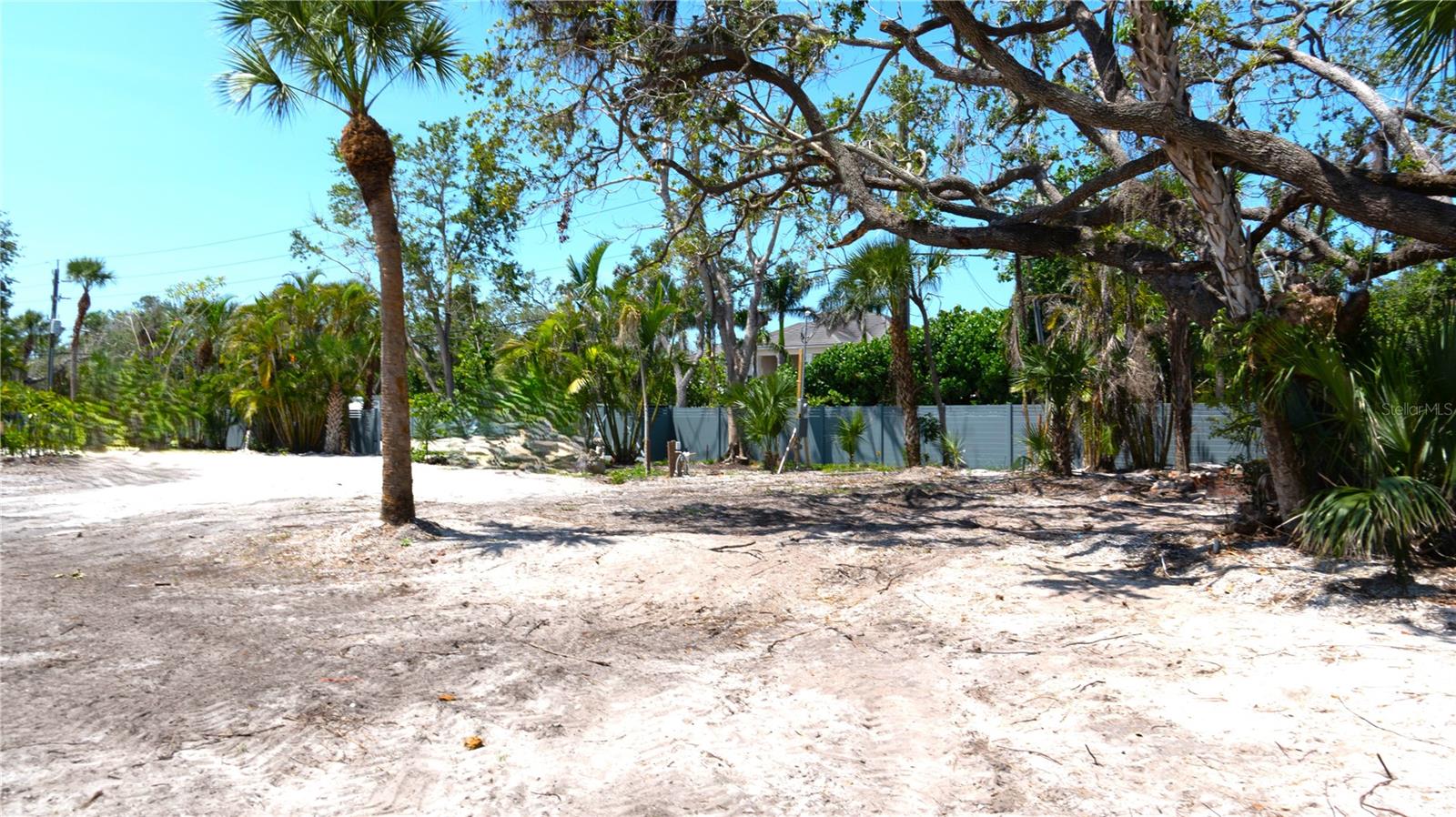 THE SANDERLING CLUB - Land