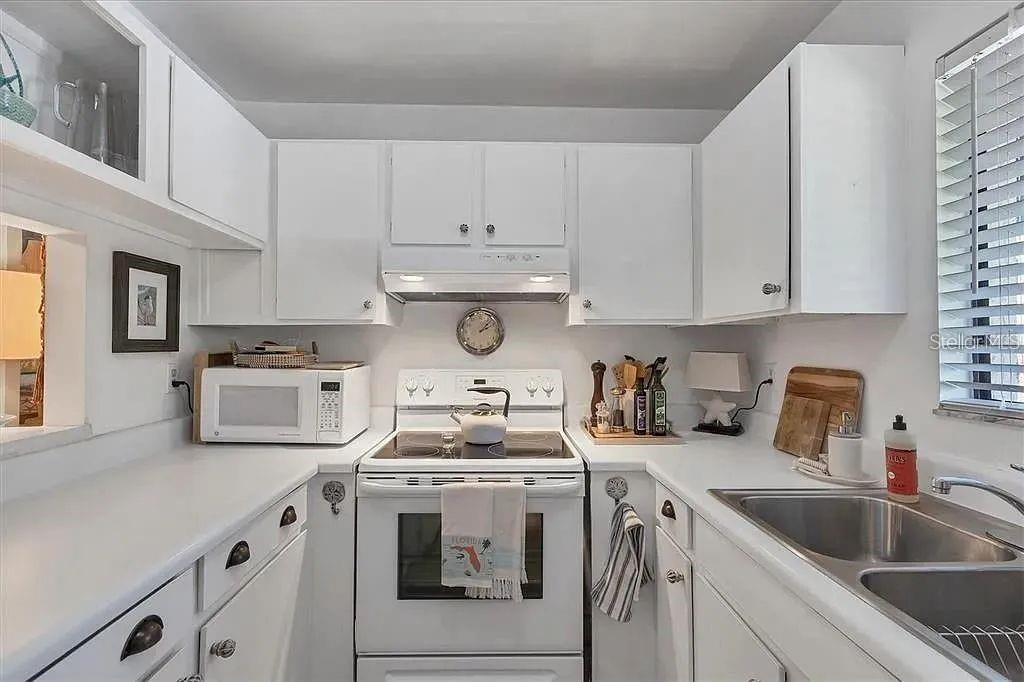 CASTEL DEL MARE - Residential Lease