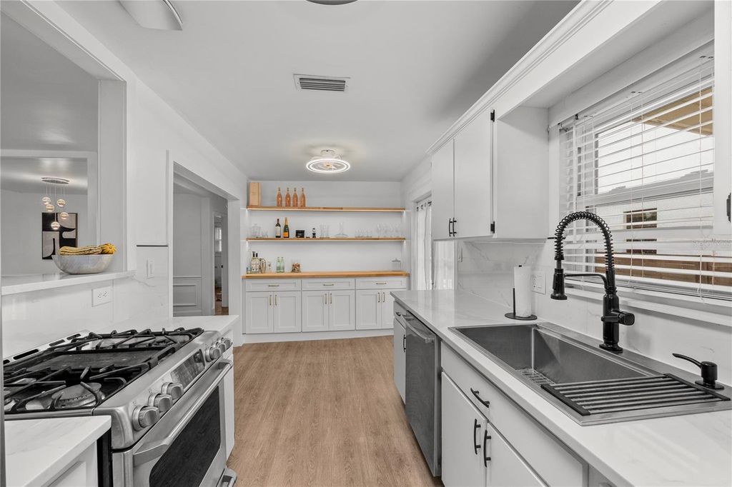 Photo of 913 W Fribley Street, Tampa, FL 33603 (MLS # O6352503)