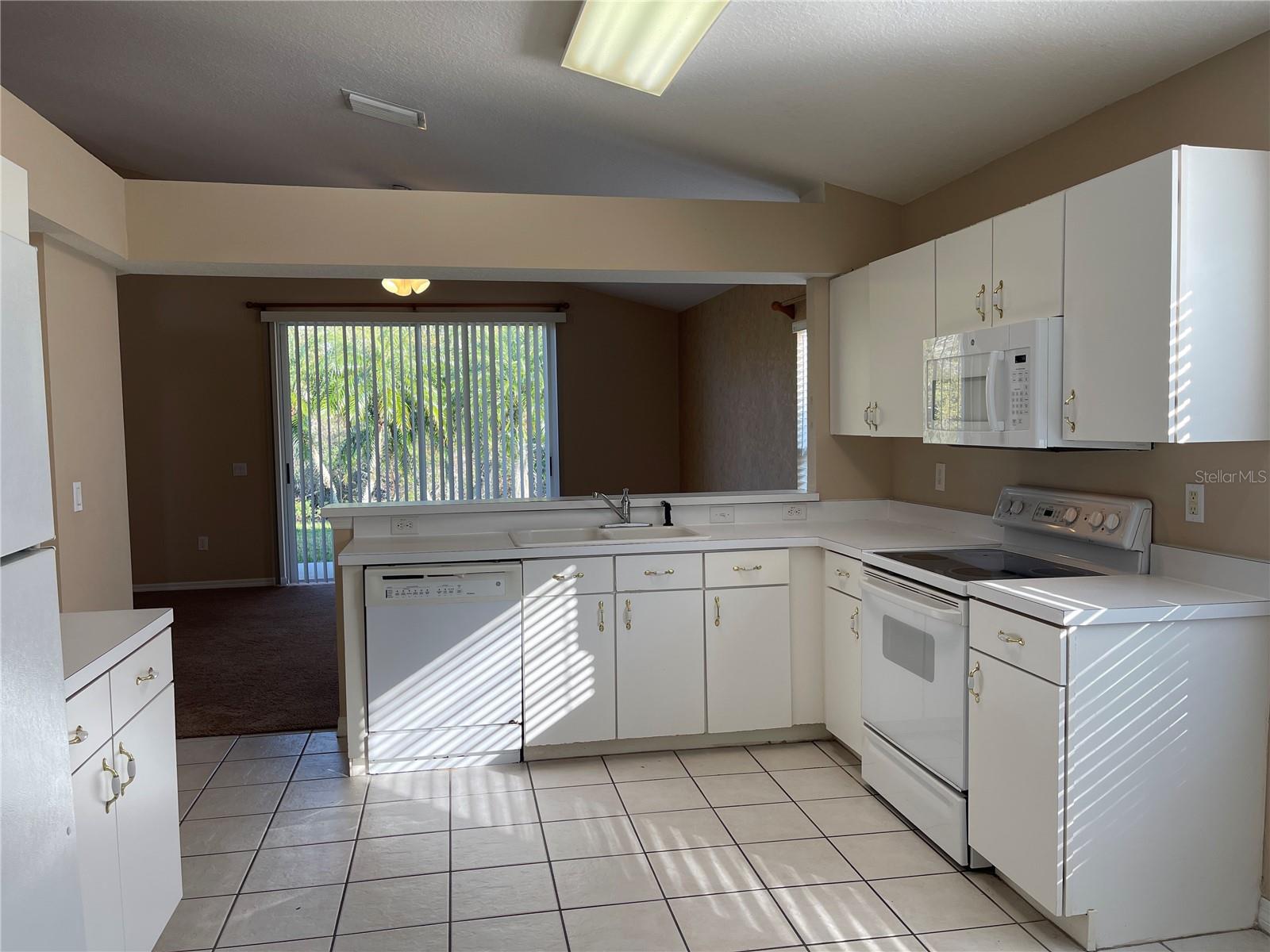 MEADOW POINTE PARCEL 17 UNIT 1 - Residential Lease