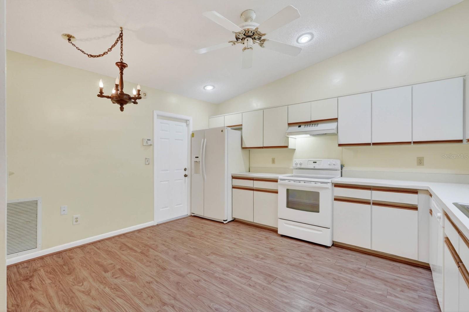 LAKE FOREST & LAKE FOREST NORTH - Residential