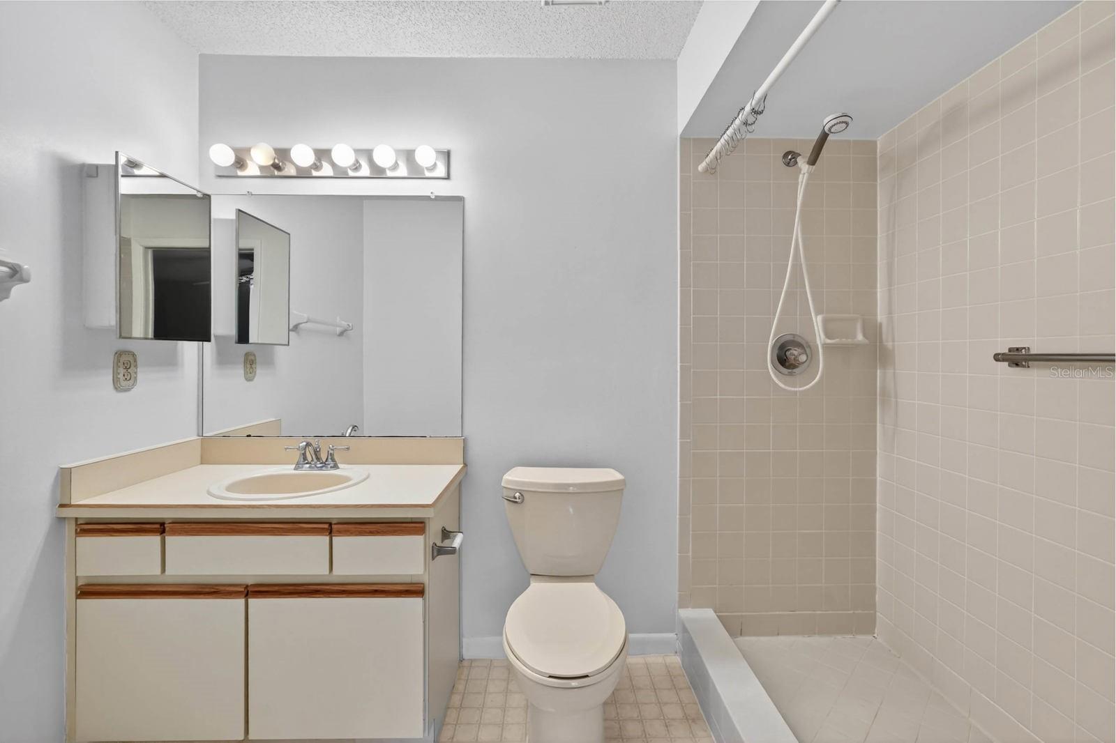 LAKE FOREST & LAKE FOREST NORTH - Residential