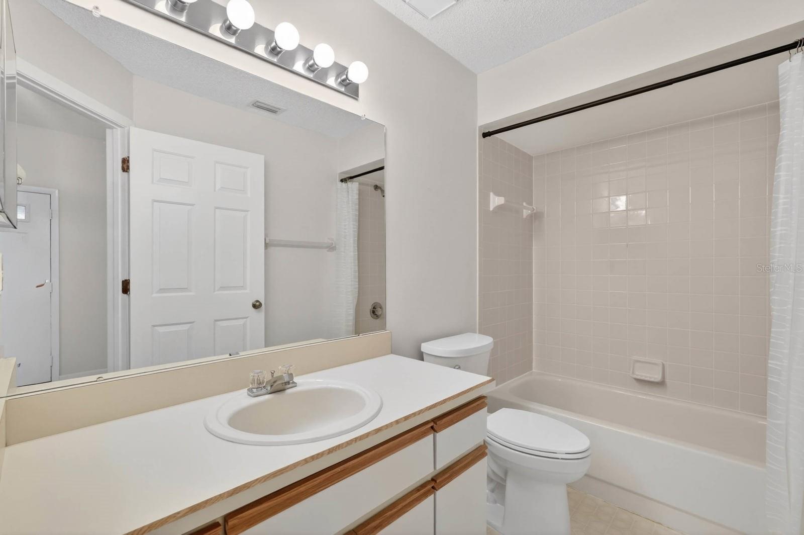 LAKE FOREST & LAKE FOREST NORTH - Residential