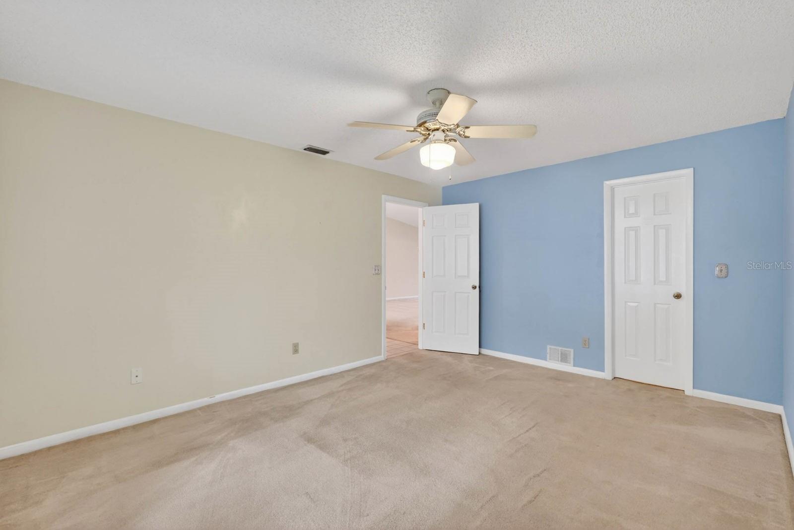 LAKE FOREST & LAKE FOREST NORTH - Residential