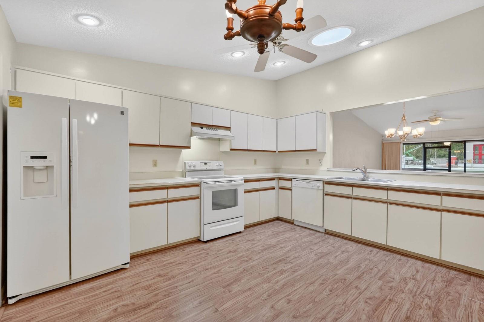LAKE FOREST & LAKE FOREST NORTH - Residential