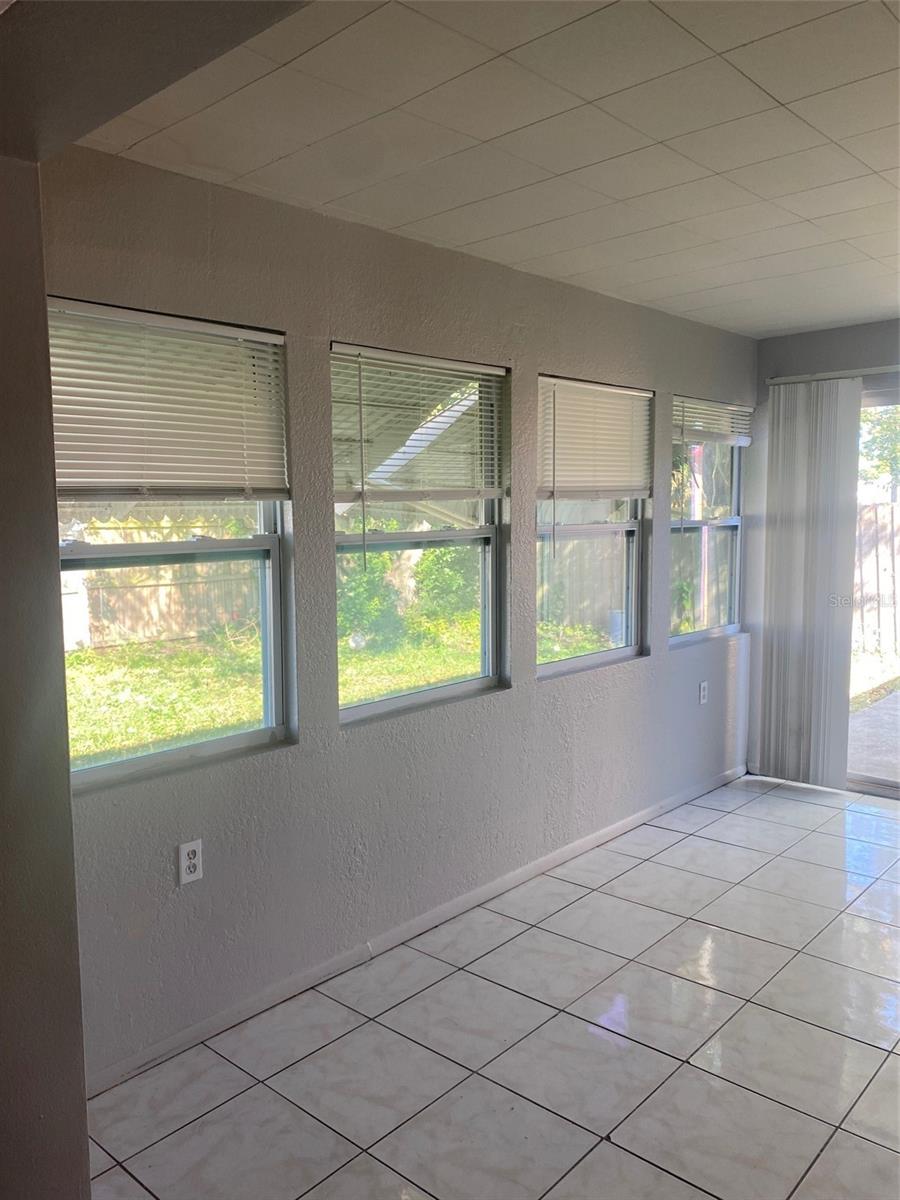 BEACON SQUARE - Residential Lease