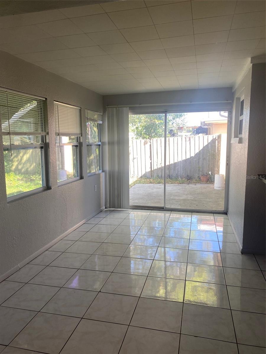 BEACON SQUARE - Residential Lease