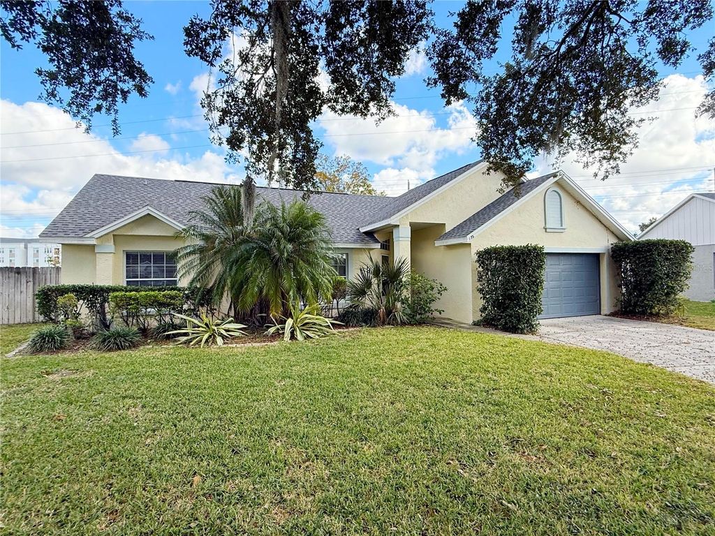 Photo of 132 Robbins Rest Circle, Davenport, FL 33896 (MLS # O6370257)