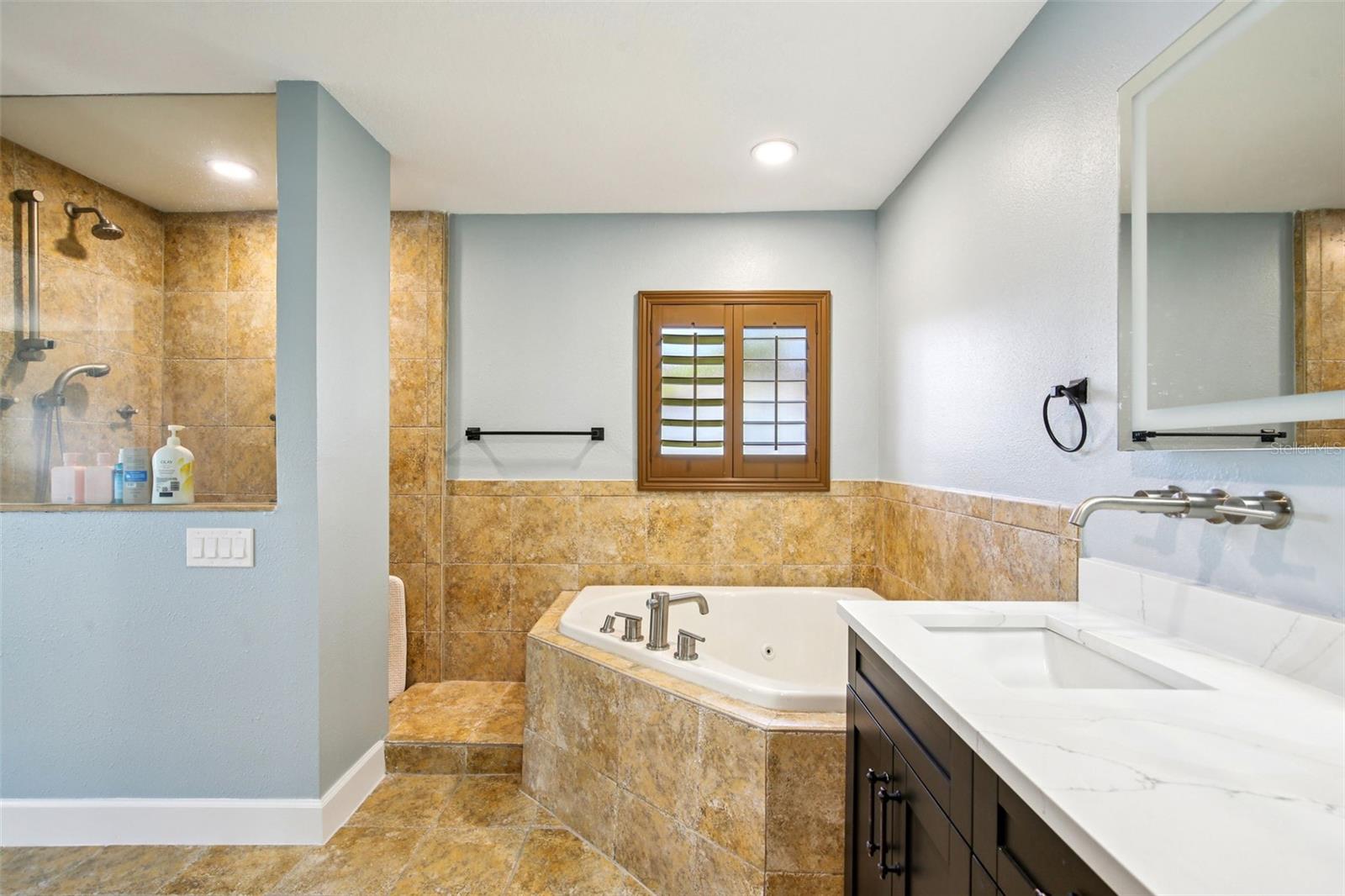 CRYSTAL ISLAND - Residential