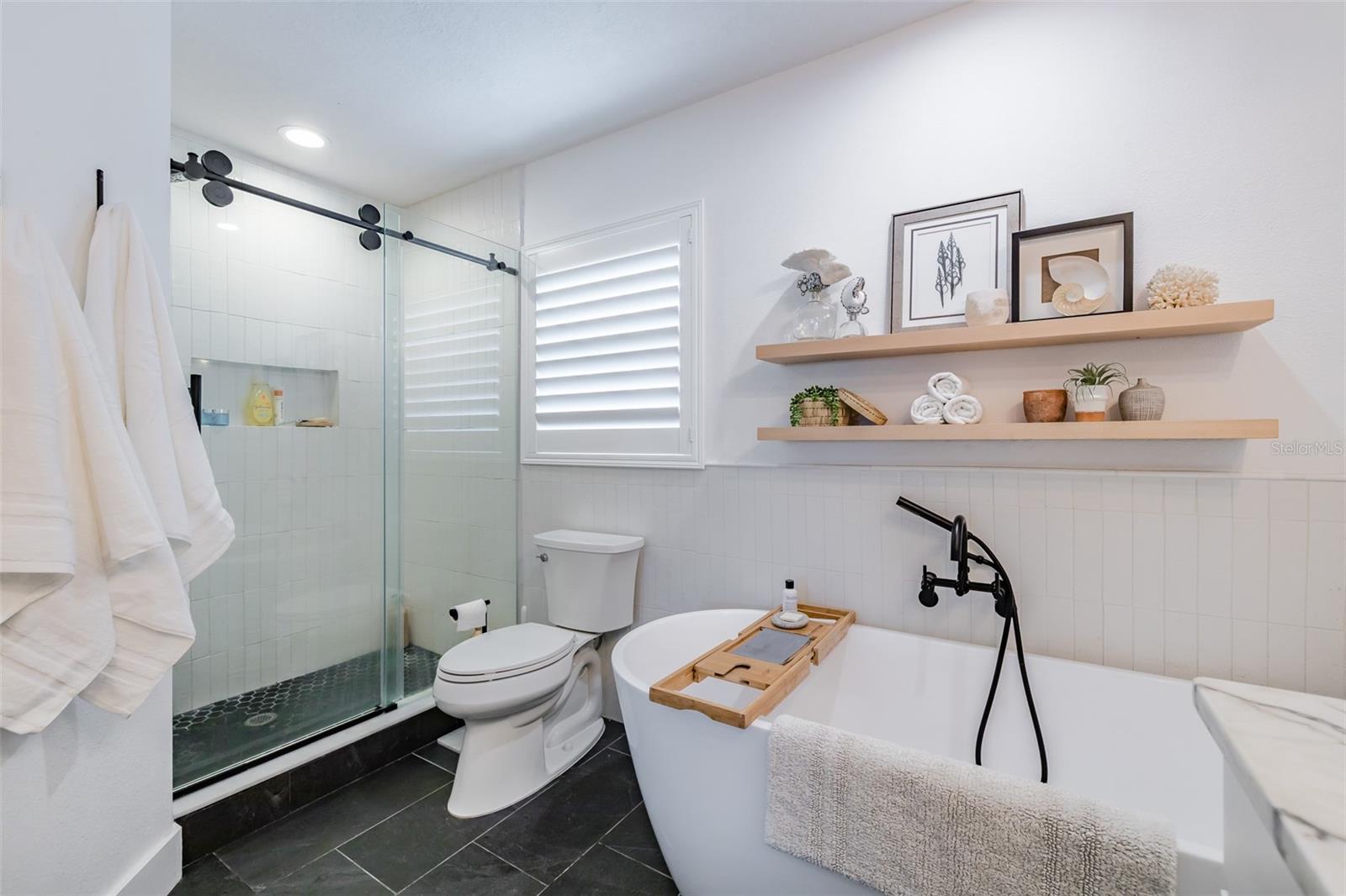 A RESUB OF A POR OF APOLLO - Residential