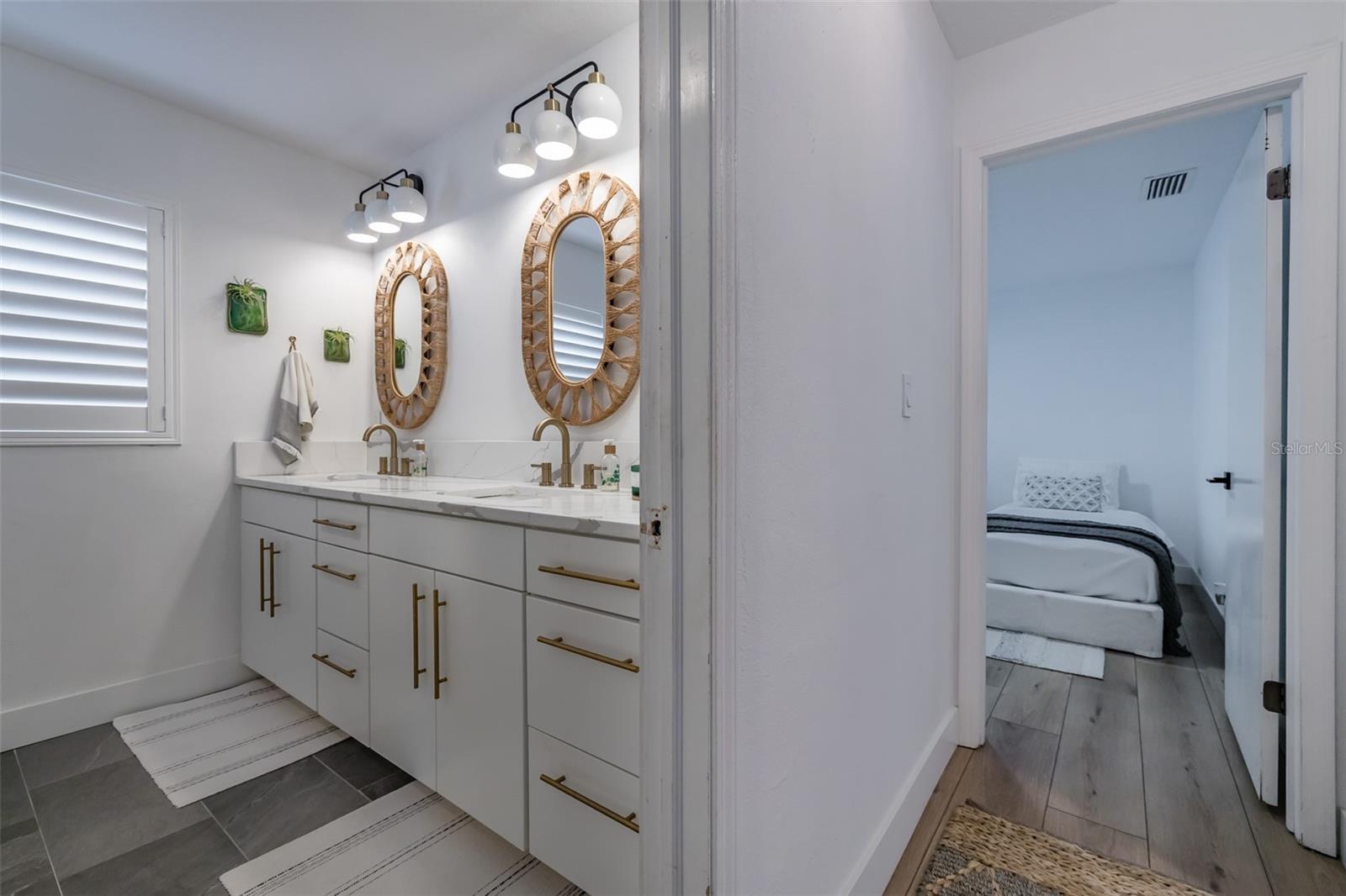 A RESUB OF A POR OF APOLLO - Residential