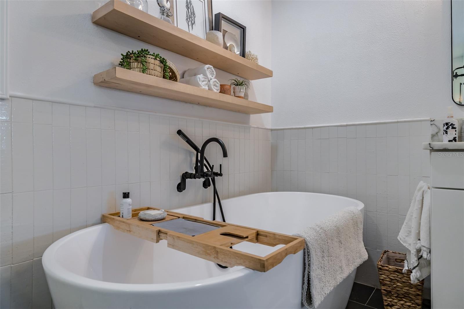 A RESUB OF A POR OF APOLLO - Residential