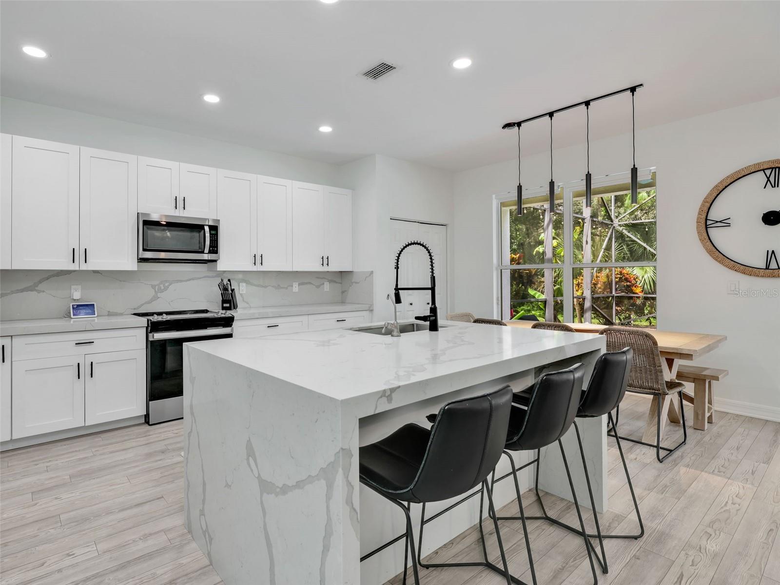 SATURNIA LAKES 1 - Residential