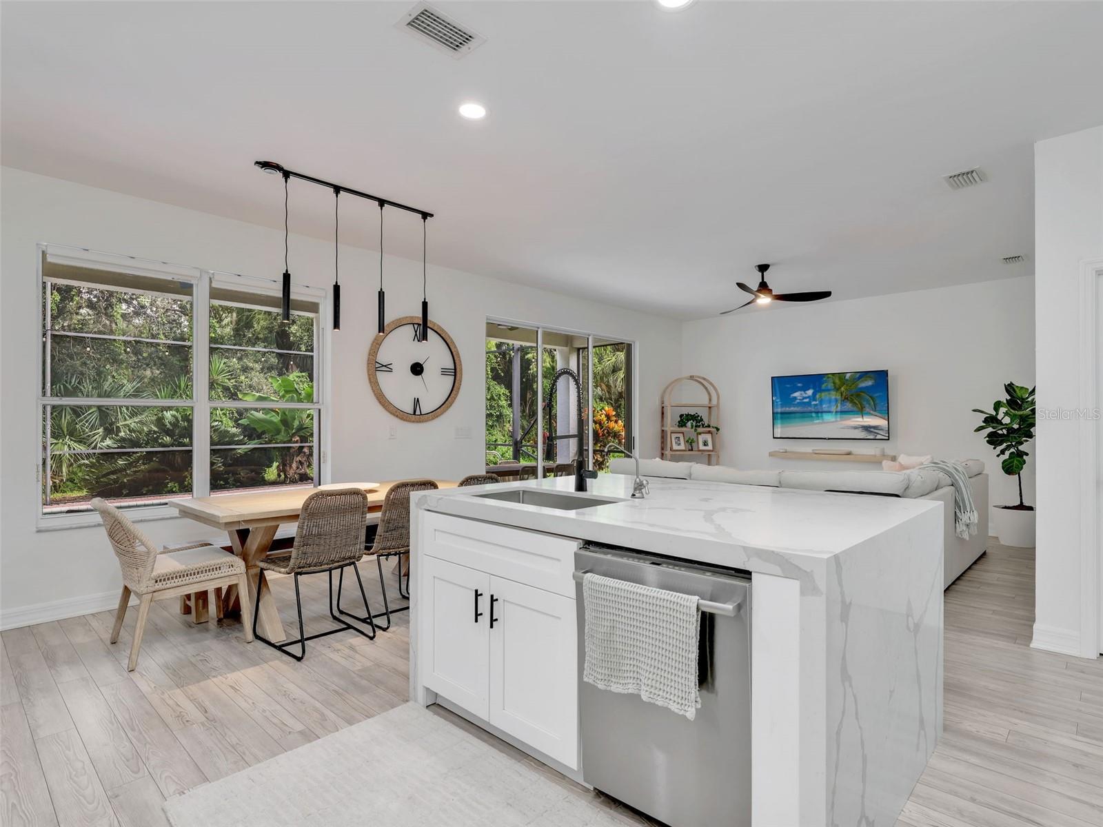 SATURNIA LAKES 1 - Residential