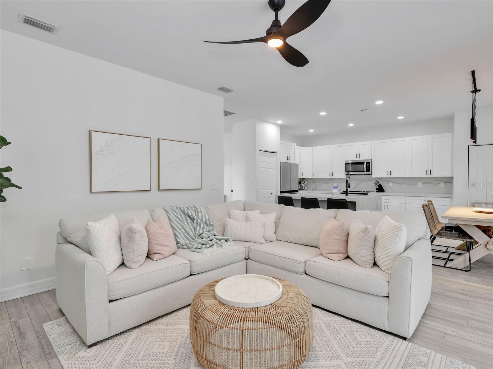 SATURNIA LAKES 1 - Residential