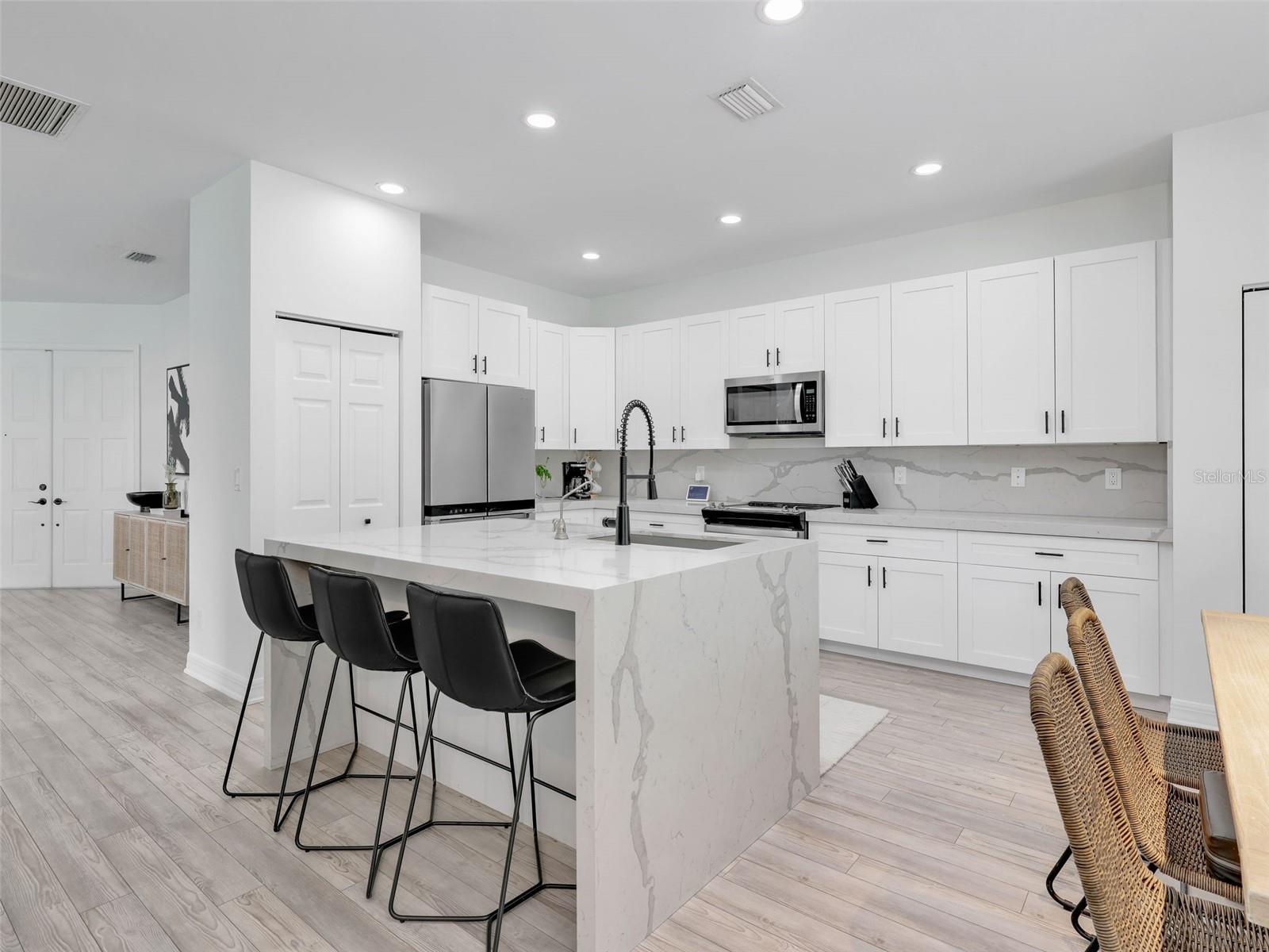 SATURNIA LAKES 1 - Residential