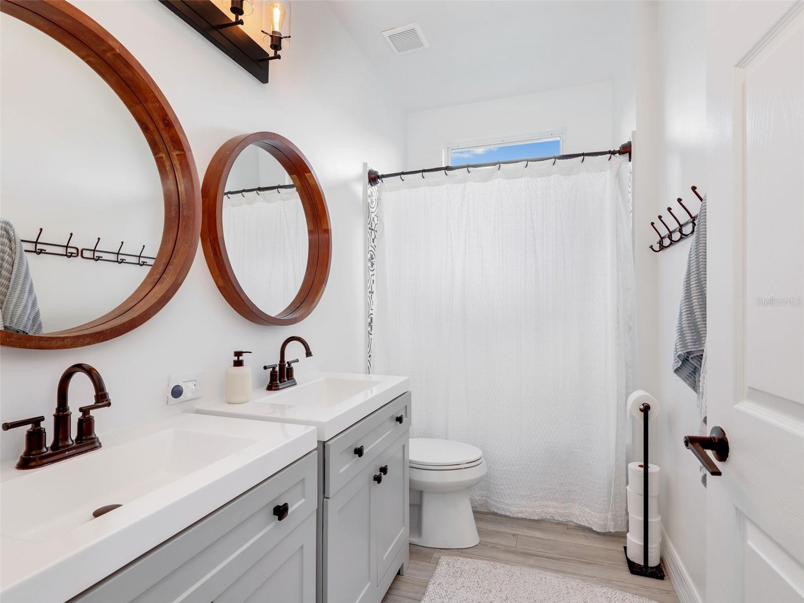 SATURNIA LAKES 1 - Residential