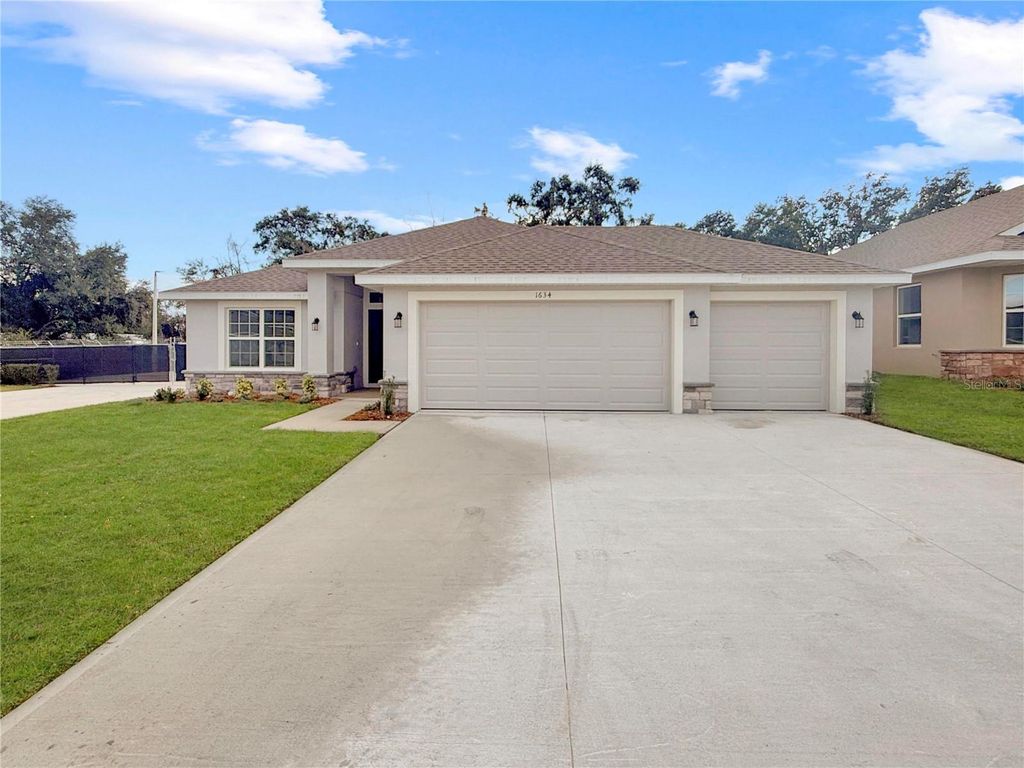 Photo of 1634 Ann Rose Way, Leesburg, FL 34748 (MLS # O6368453)